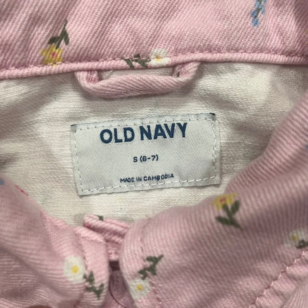 Old Navy Girls Pink Floral Denim Trucker Jacket Size S 6-7 Jean Coat Button Up